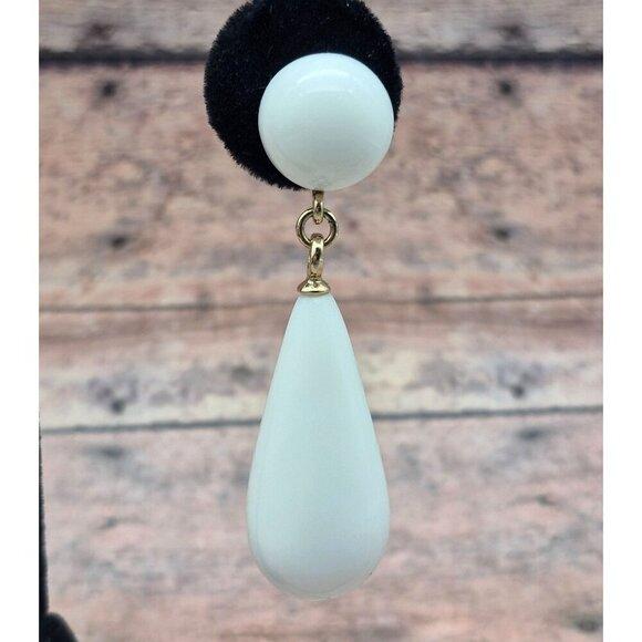 KJL Kenneth Jay Lane Retro Lucite White Teardrop Dangle Earrings Statement 2.5" - Picture 3 of 6